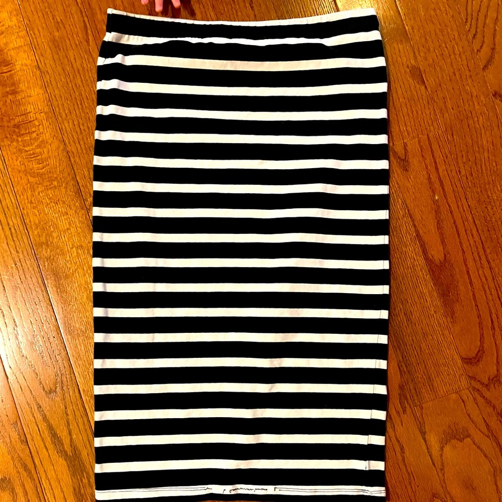 Black and white striped pencil skirt